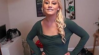 Gorgeous girlfriend sucking and fucking on camera