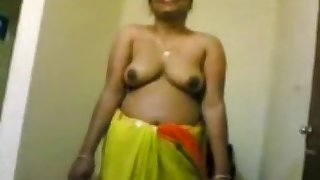 Aunty Nude Show For Her Bf Before Fucking